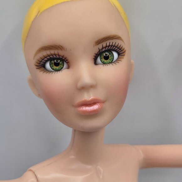 LIV Fashion Doll 1st Issue "Its My Nature" Hayden Nude Poseable Jointed With 2 W - Picture 2 of 11